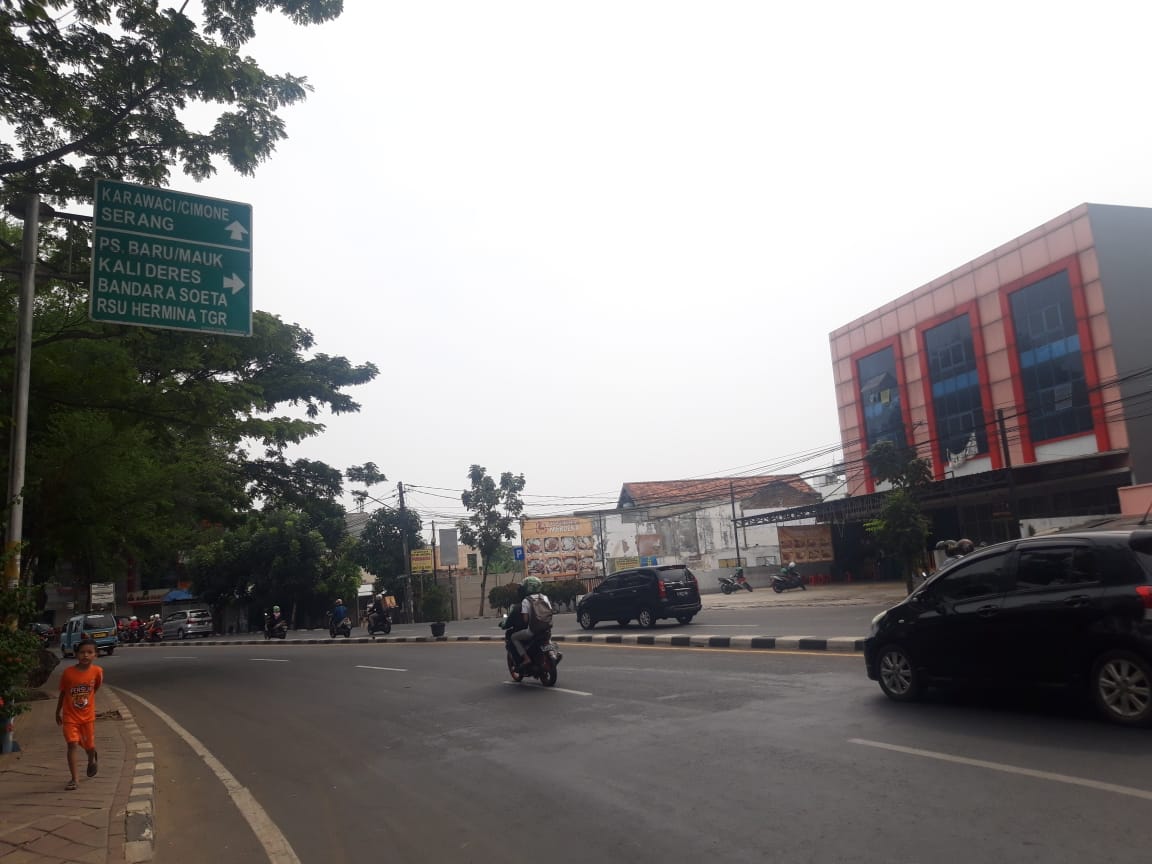 Kondisi di ruas jalan Kota Tangerang.