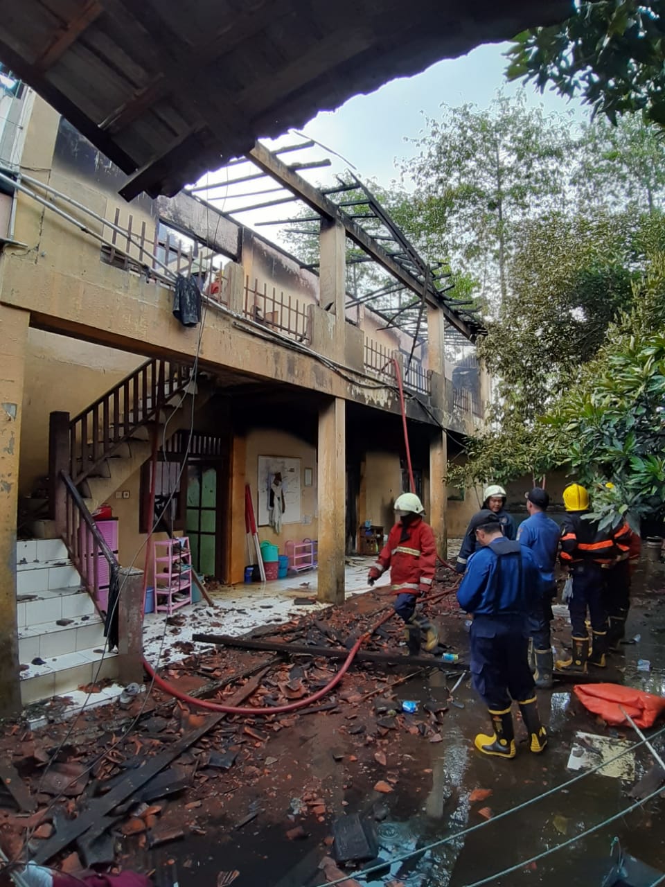 Terjadi kebakaran di Pondok Pesantren (Ponpes) Hudatul Umam di Kampung Pasir Awi, RT 04/02, Desa Suka Asih, Kecamatan Pasar Kemis, Jumat (7/6/2019).