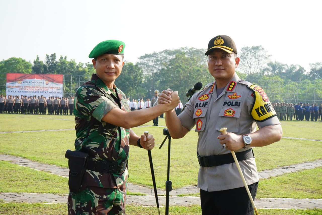 Apel Konsolidasi Operasi Ketupat Kalimaya 2019 dan Persiapan Pengamanan Sidang PHPU di MK di Lapangan Maulana Yudhanegara, Kamis (13/6/19).