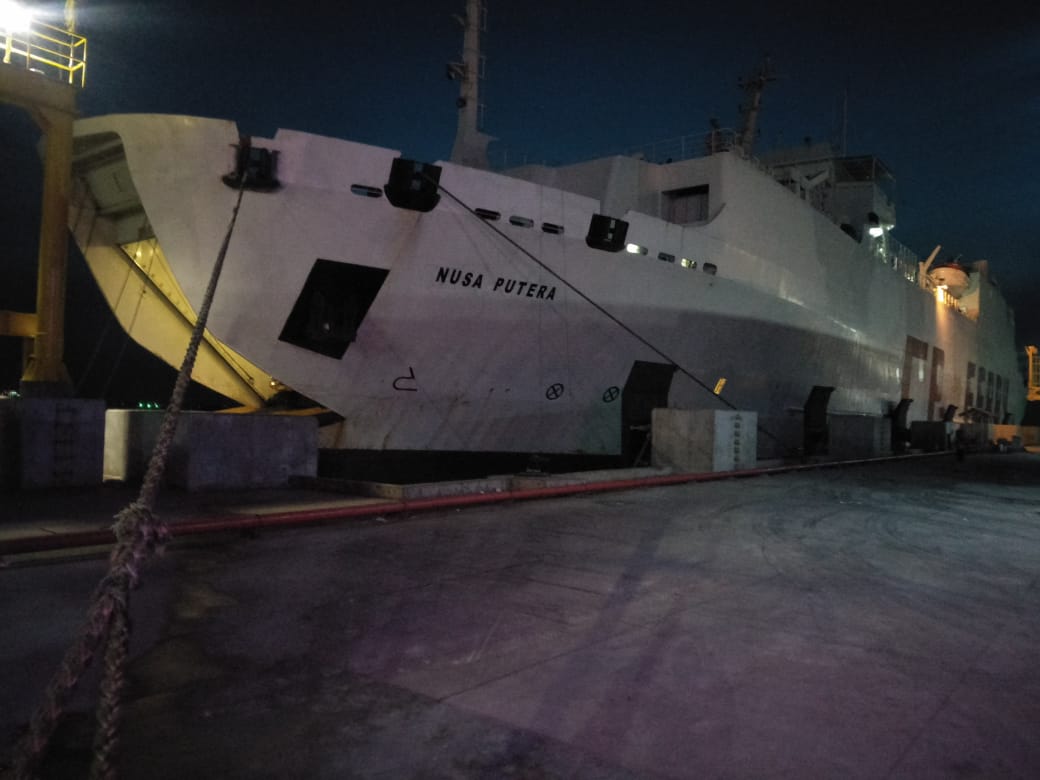 KMP Nusa Putra saat bersandar di Pelabuhan Merak, Cilegon.