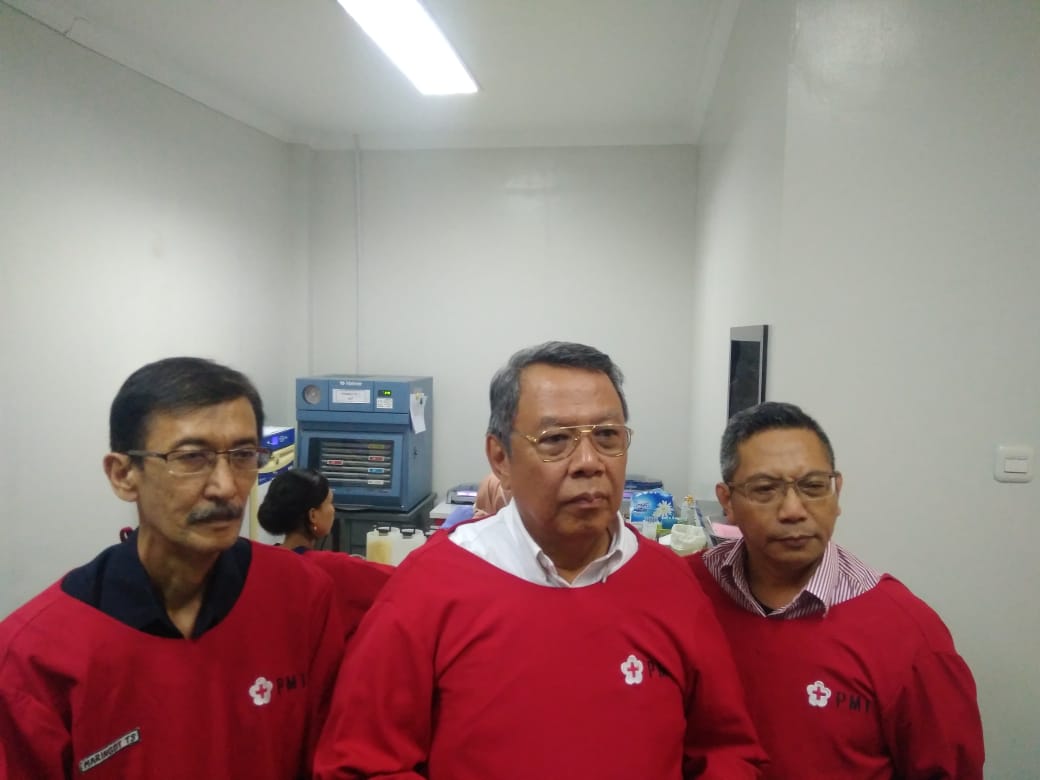 Wakil Wali Kota Tangerang Selatan, Benyamin Davnie saat meninjau Kantor Palang Merah Indonesia (PMI) Tangerang Selatan di Jalan Cindekia, Ciater, Serpong, Tangsel.