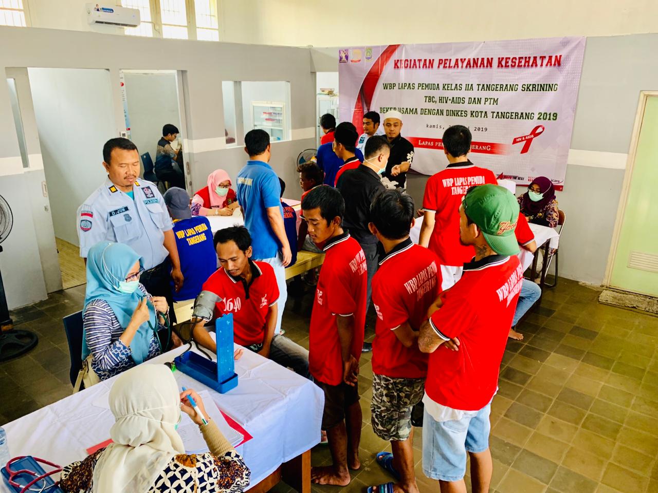 Kegiatan cek kesehatan diagnosa (skrining) tuberkulosis (TB) di Lembaga pemasyarakatan Lapas Kelas II A Pemuda Tangerang.
