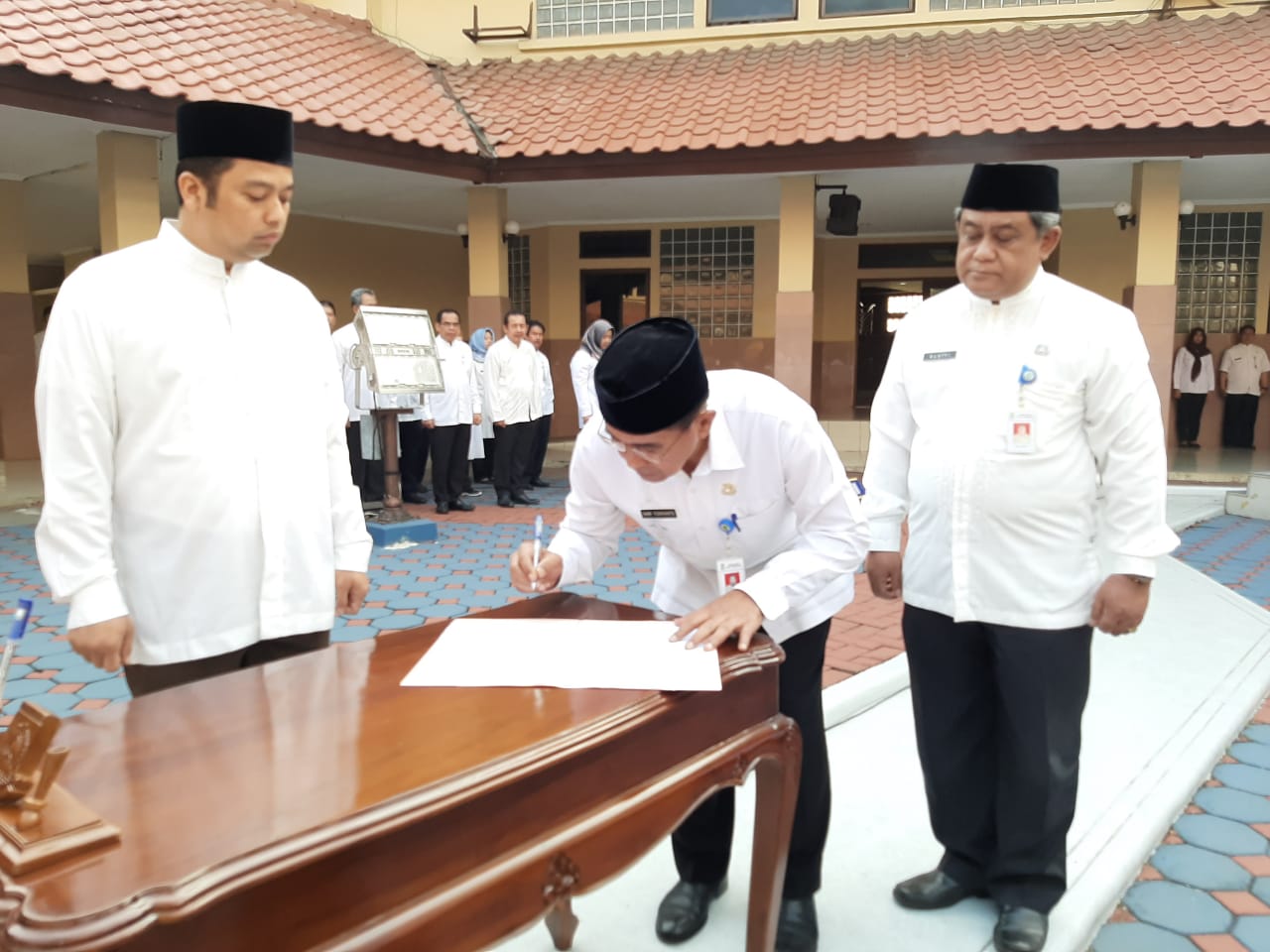 Wali Kota Tangerang Arief R Wismansyah saat melantik ratusan pejabat PNS dalam apel di Plaza Puspem Kota Tangerang, Jumat (28/6/2019) pagi.