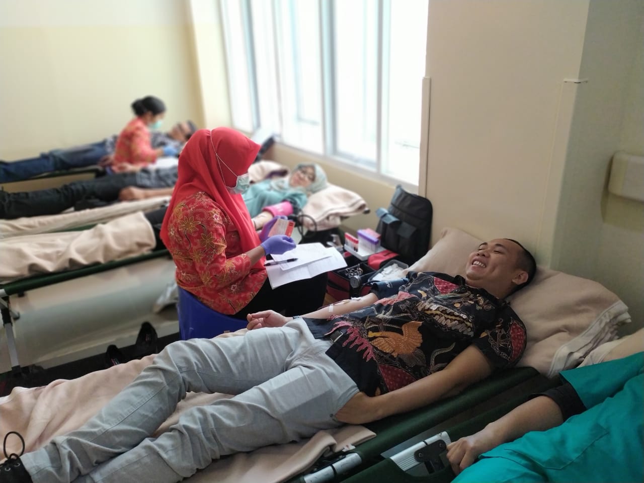 RSU Kota Tangsel menggelar kegiatan bakti sosial donor darah dalam memperingati Hari Bhakti Adyaksa ke-59 serta Hari Ikatan Dharmakarini (ikatan para istri pegawai kejari).