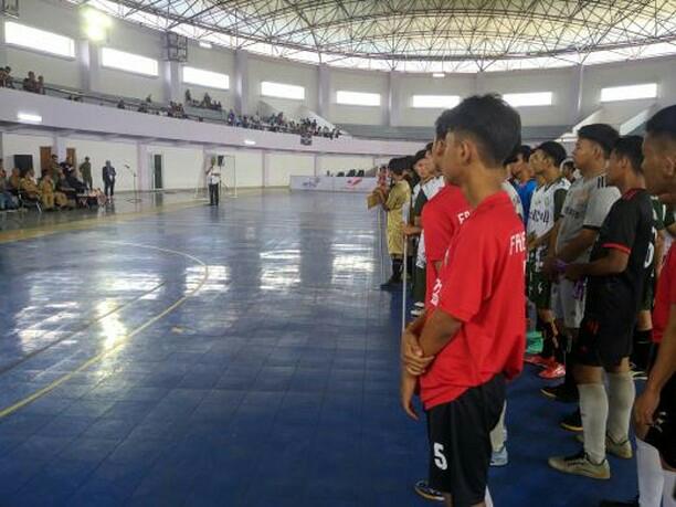 Tampak para tim sepakbola yang mengikuti Turnamen Futsal di Sport Centre Kelapa Dua, Kecamatan Kelapa Dua, Senin, (22/7/2019).