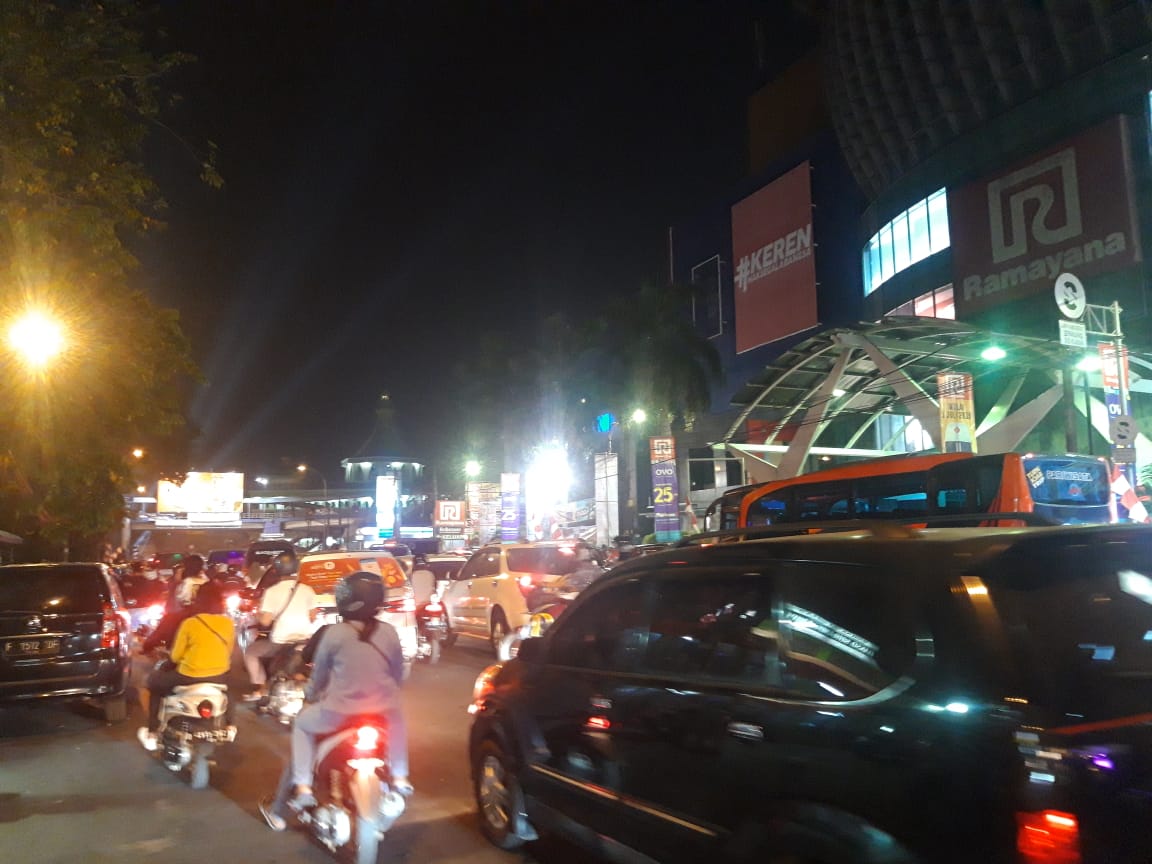 Suasana para pengunjung memadati Festival Cisadane, Sabtu (27/7/2019) malam.