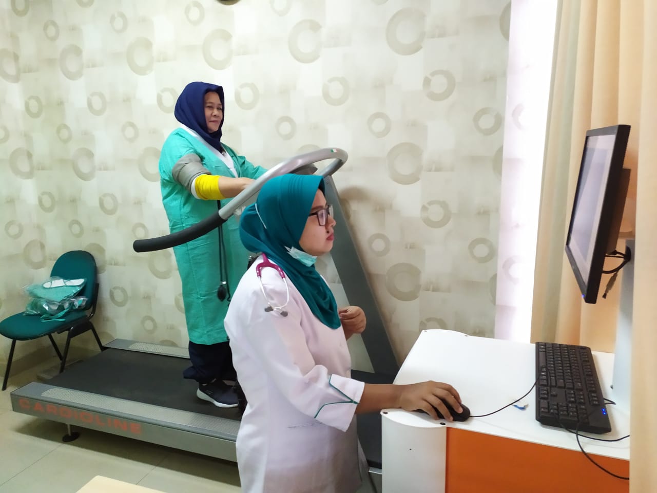 Para pejabat di tangsel mengikuti tes kesehatan di Rumah Sakit Umum (RSU) Kota Tangerang Selatan (Tangsel).