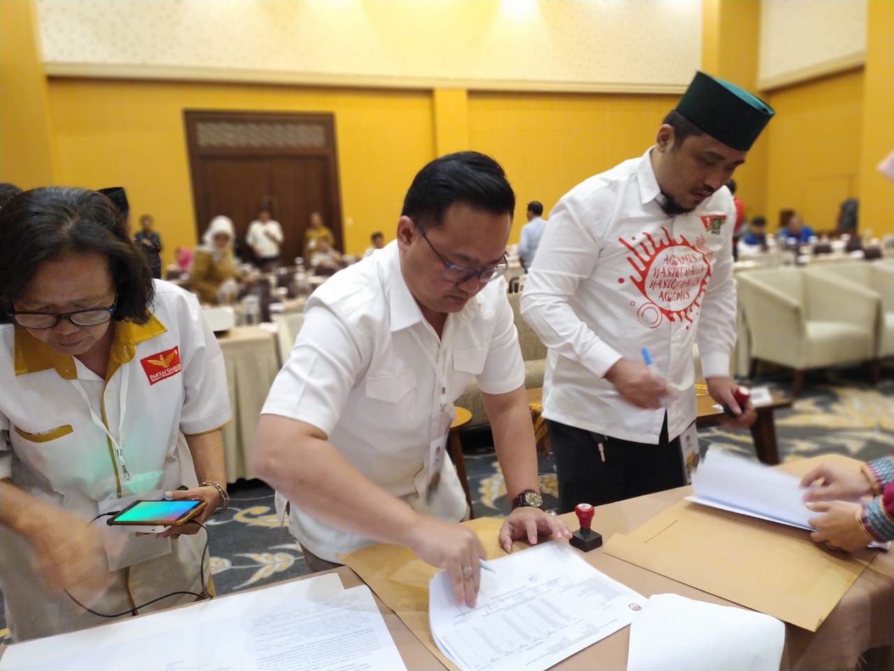 KPU Tangsel menggelar rapat pleno penetapan perolehan kursi partai politik peserta pemilu dan calon terpilih hasil pemilu anggota dewan perwakilan rakyat daerah kota Tangerang Selatan.
