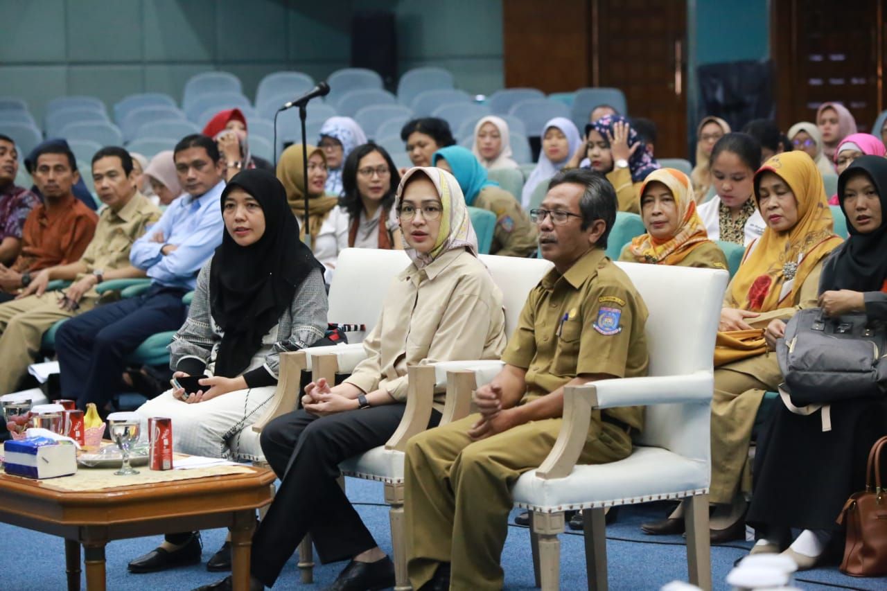 Wali Kota Tangerang Selatan (Tangsel) Airin Rachmi Diany saat memberikan sambutannya dalam kegiatan gebyar imunisasi sekolah di Graha Widya Bhakti, Puspiptek, Setu, Kota Tangsel, Selasa (13/8/2019).