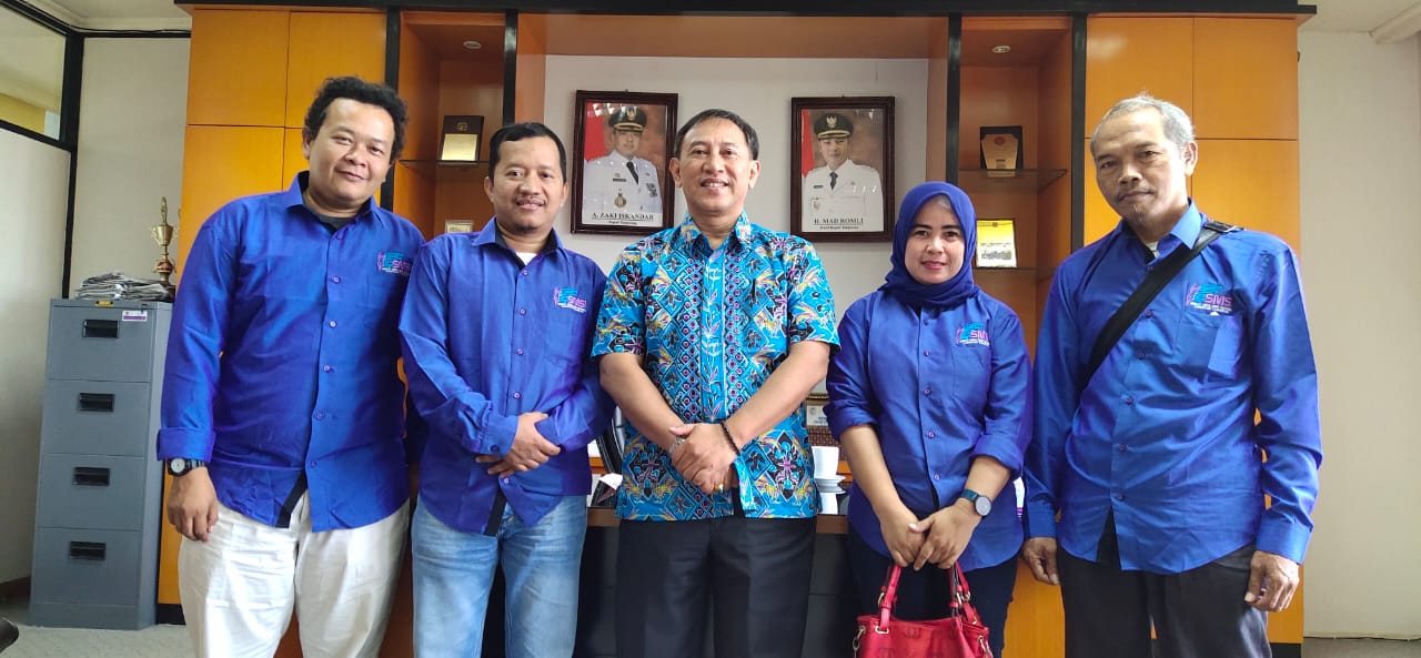 Pengurus Serikat Media Siber Indonesia (SMSI) Kabupaten Tangerang bersama Asisten Daerah (Asda) II Pemkab Tangerang, Yusuf Herawan.