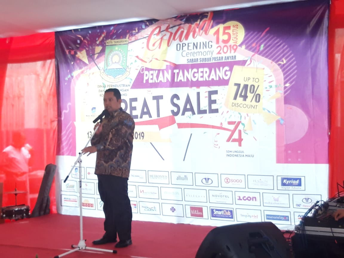 Wali Kota Tangerang Arief R. Wismansyah saat memberikan sambutannya dalam peresmian pekan Tangerang Great Sale di Toserba Sabar Subur, Pasar Anyar, Kota Tangerang, Kamis (15/8/2019).