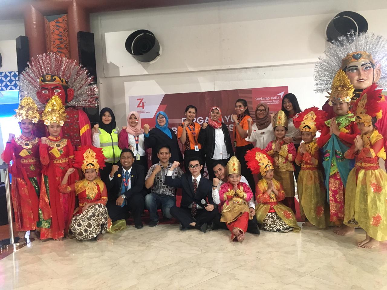 Suasana keseruan Memperingati Hari Ulang Tahun (HUT) ke-74 di Bandara Internasional Soekarno-Hatta.