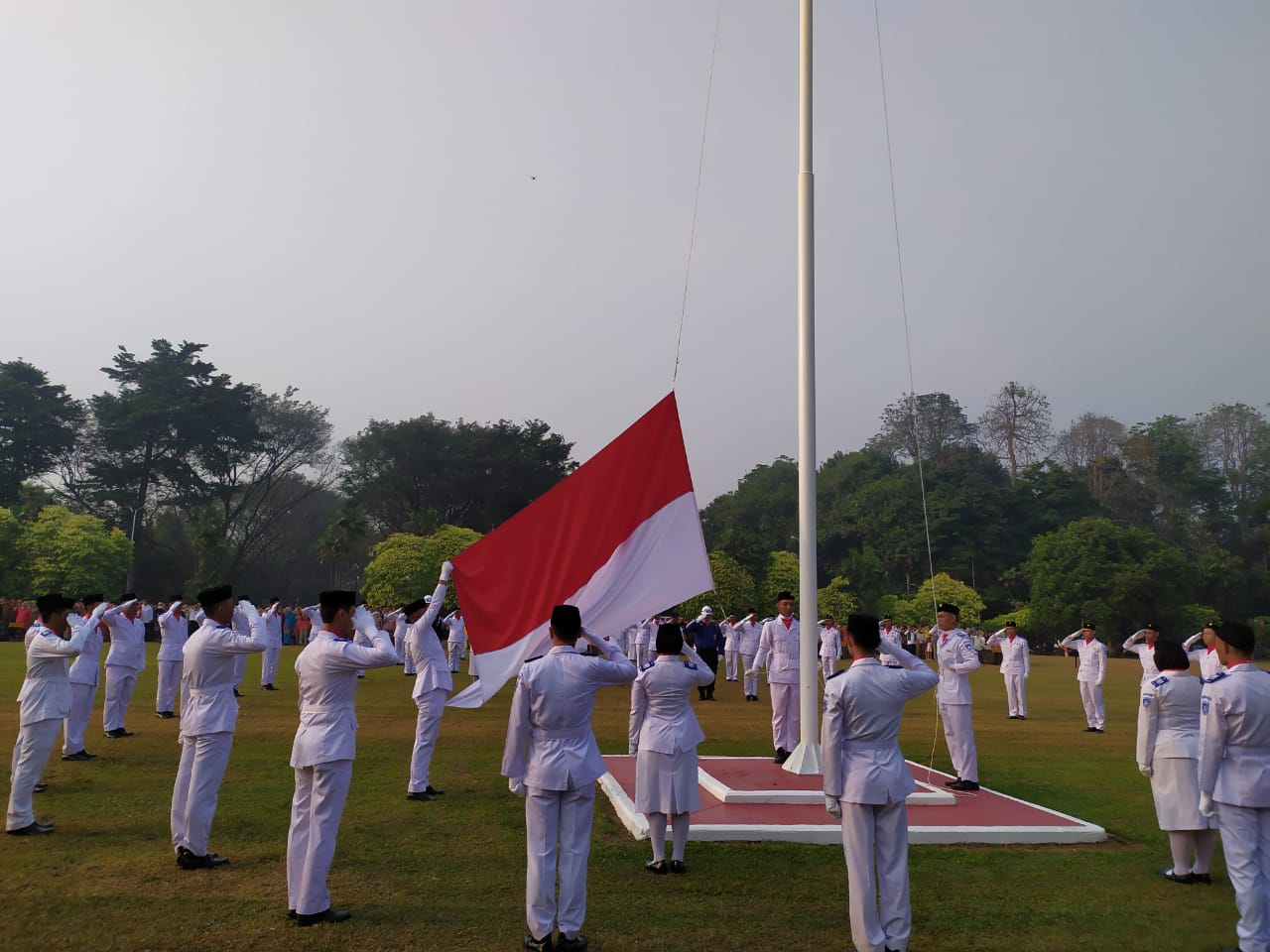 Upacara hari Kemerdekaan ke-74 di Lapangan Upacara Puspitek, Jalan Raya Puspitek, Muncul, Setu, Tangerang Selatan (Tangsel).	