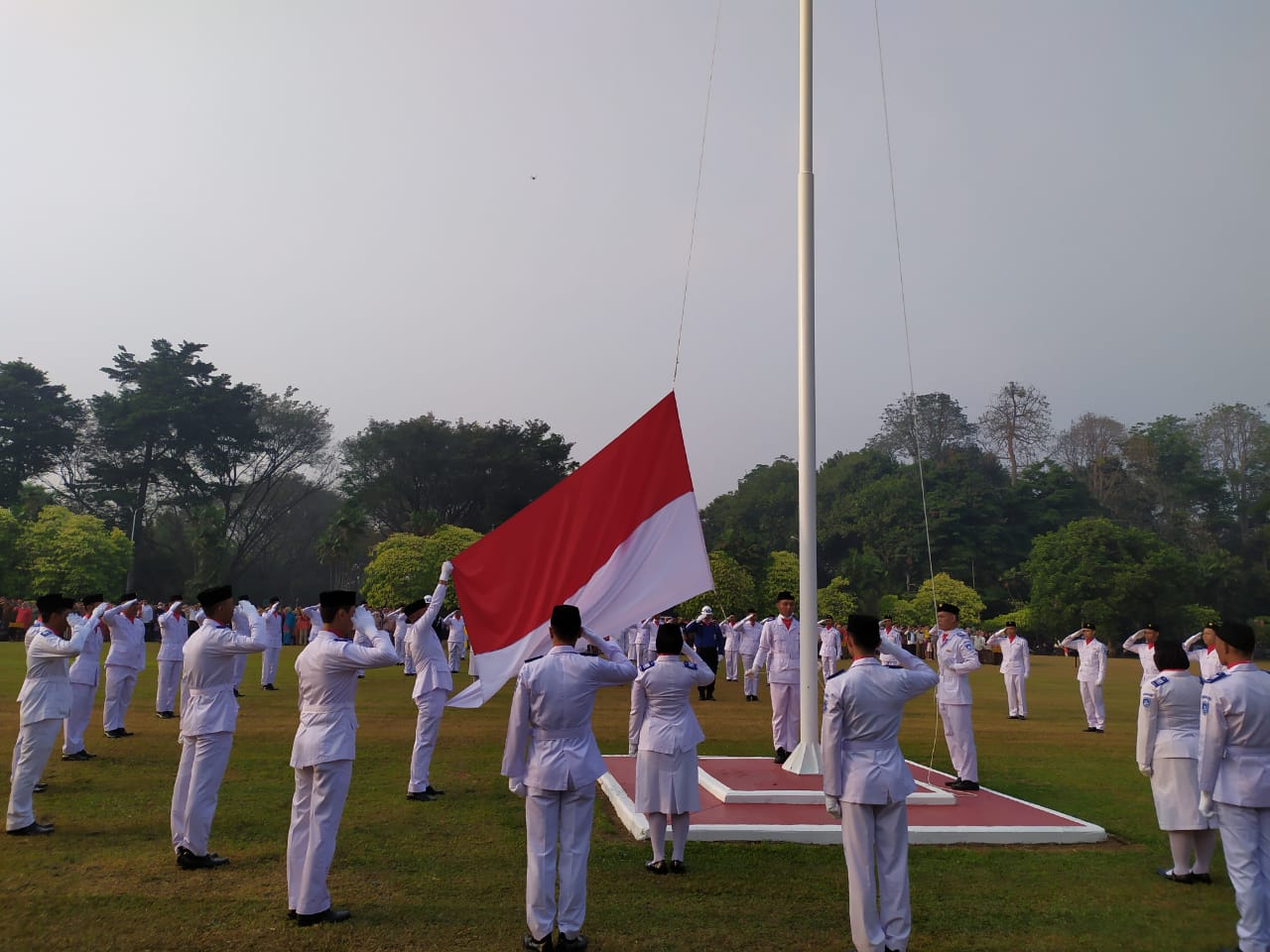 Upacara hari Kemerdekaan ke-74 di Lapangan Upacara Puspitek, Jalan Raya Puspitek, Muncul, Setu, Tangerang Selatan (Tangsel).
