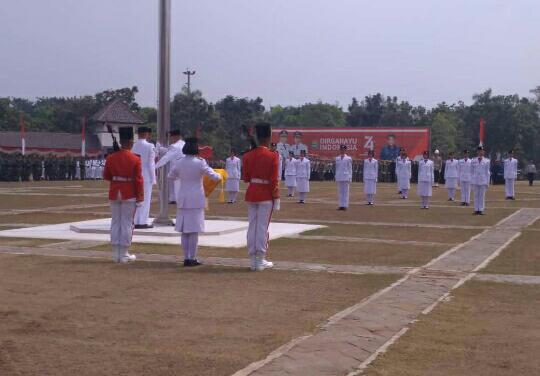 Upacara perayaan Hari Ulang Tahun (HUT) Ke-74 Republik Indonesia di Lapangan Maulana Yudha Negara, Sabtu (17/8/2019).