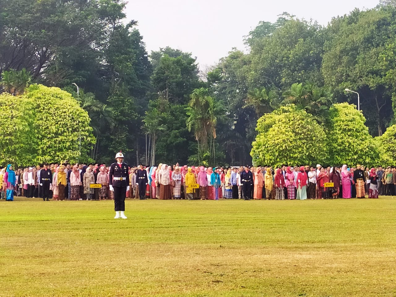 Upacara hari Kemerdekaan ke-74 di Lapangan Upacara Puspitek, Jalan Raya Puspitek, Muncul, Setu, Tangerang Selatan (Tangsel).
