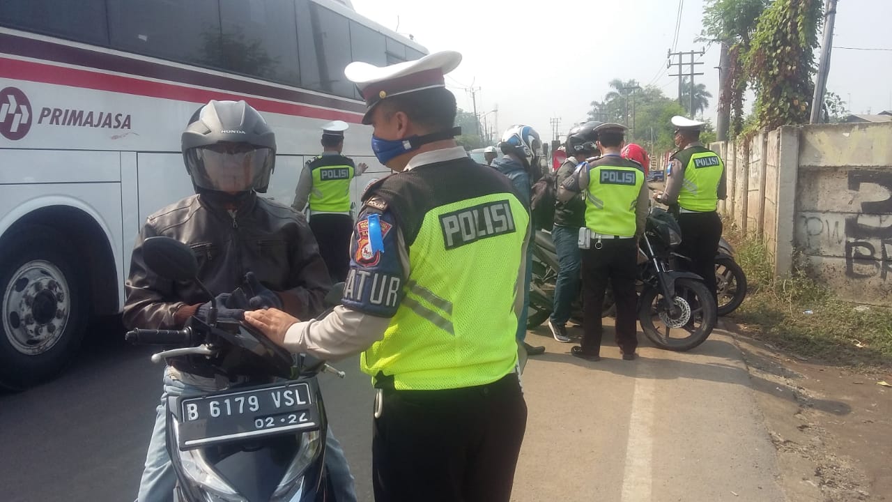 Satuan Lalu Lintas Polres Kota Tangerang menggelar Operasi Patuh Kalimaya 2019 di Kawasan Jalan Baru, Pemda Kabuaten Tangerang, Kamis (29/8/2019).