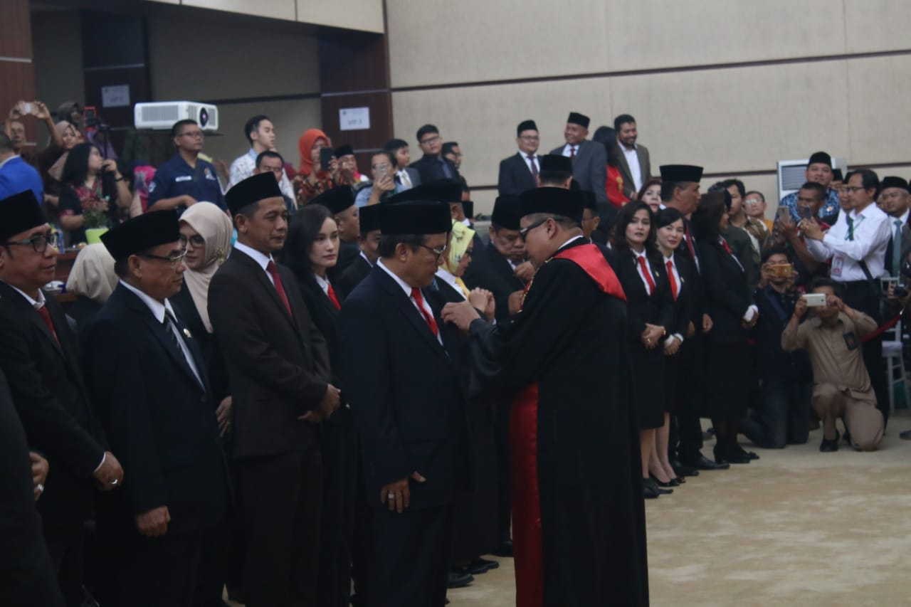 Pelantikan anggota lesilatif DPRD Tangsel.