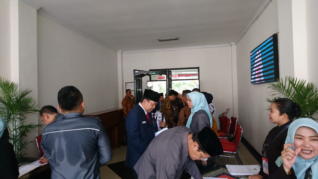 Suasana para tamu undangan yang menghadiri pelantikan anggota DPRD Cilegon terpilih periode 2019-2024.