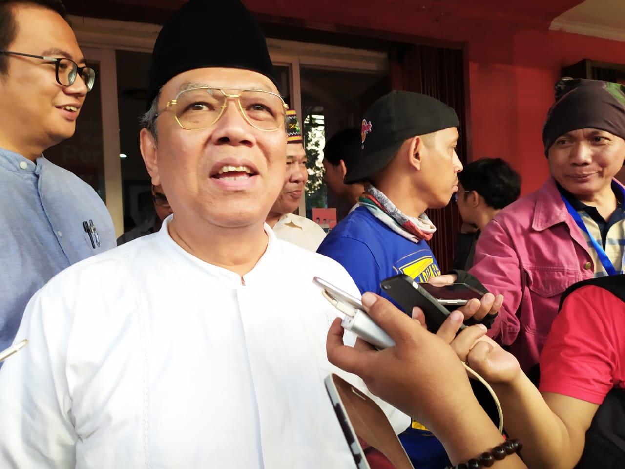 Benyamin Davnie bersama timnya saat mengambil formulir pendaftaran menjadi bakal calon Wali Kota Tangerang Selatan 2020 dari DPC PDI Perjuangan (PDIP) Tangsel.