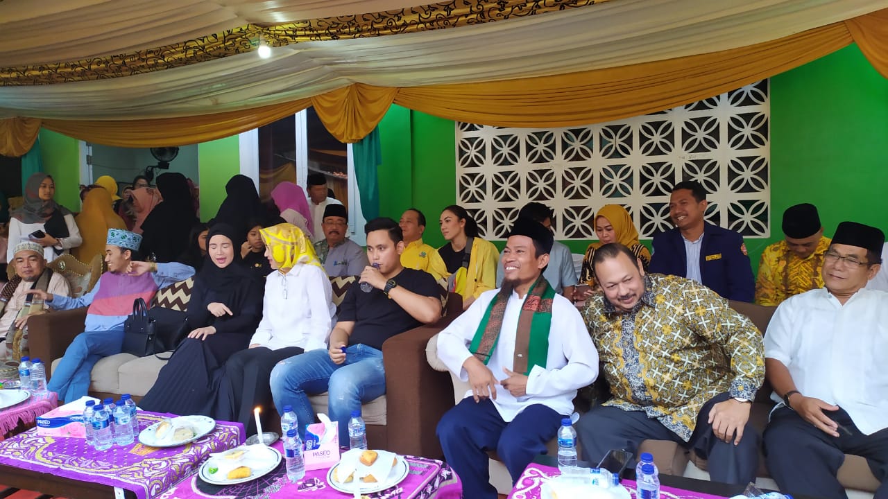 Gerakan Milenials Airlangga Hartanto (GEMA) Golkar menggelar kegiatan kebahagiaan bersama ratusan anak yatim pada Bulan Muharram di Pondok Pesantren Tahfidz Daarul Ihsan.