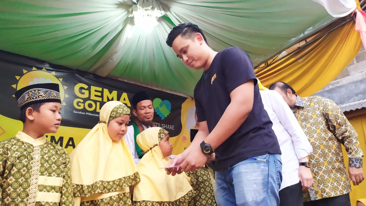 Gerakan Milenials Airlangga Hartanto (GEMA) Golkar menggelar kegiatan kebahagiaan bersama ratusan anak yatim pada Bulan Muharram di Pondok Pesantren Tahfidz Daarul Ihsan.