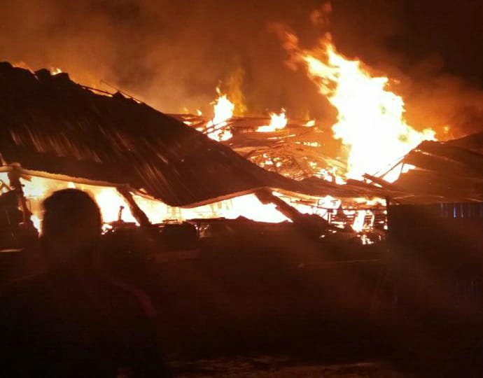 Kebakaran di Gudang minimarket Alfamidi di Desa Bunder, Kecamatan Cikupa, Kabupaten Tangerang.