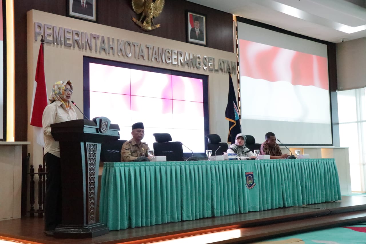 Pemkot Tangsel memberikan penghargaan kepada 150 ASN di Aula Blandongan Puspemkot Tangsel, Jalan Maruga Raya, Ciputat, Senin (16/9/2019).