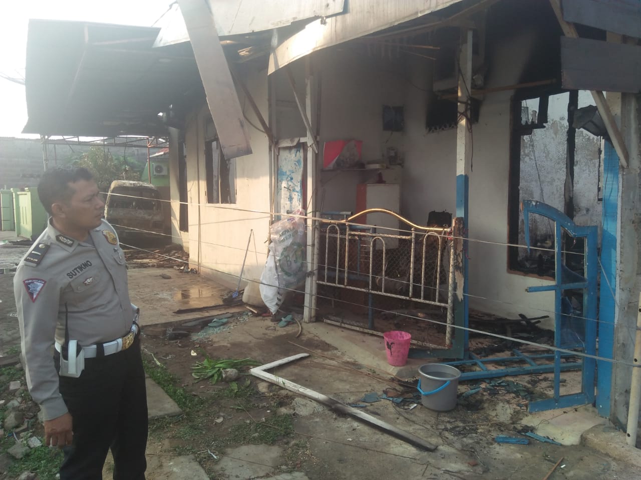Tampak rumah hangus terbakar di Kampung Pasir Gadung RT01/01, Desa Sukaharja, Kecamatan Sindang Jaya.