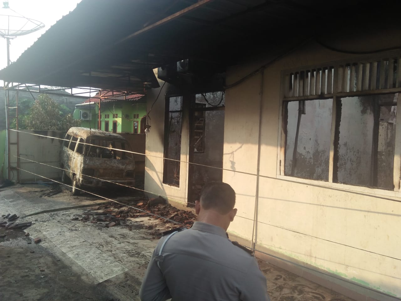 Tampak rumah hangus terbakar di Kampung Pasir Gadung RT01/01, Desa Sukaharja, Kecamatan Sindang Jaya.