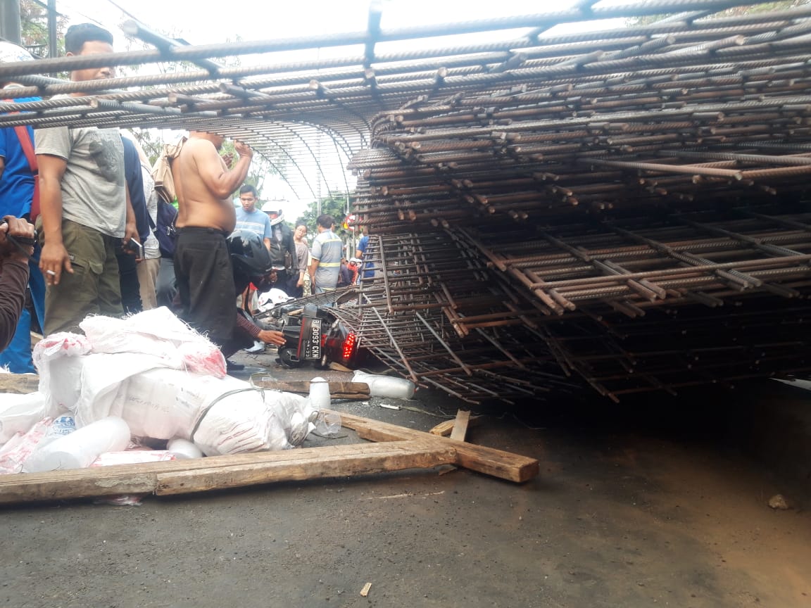 Terjadi kecelakaan truk di Jalan Daan Mogot, Batuceper, Kota Tangerang, Rabu (25/9/2019) hingga menewaskan pengendara motor.