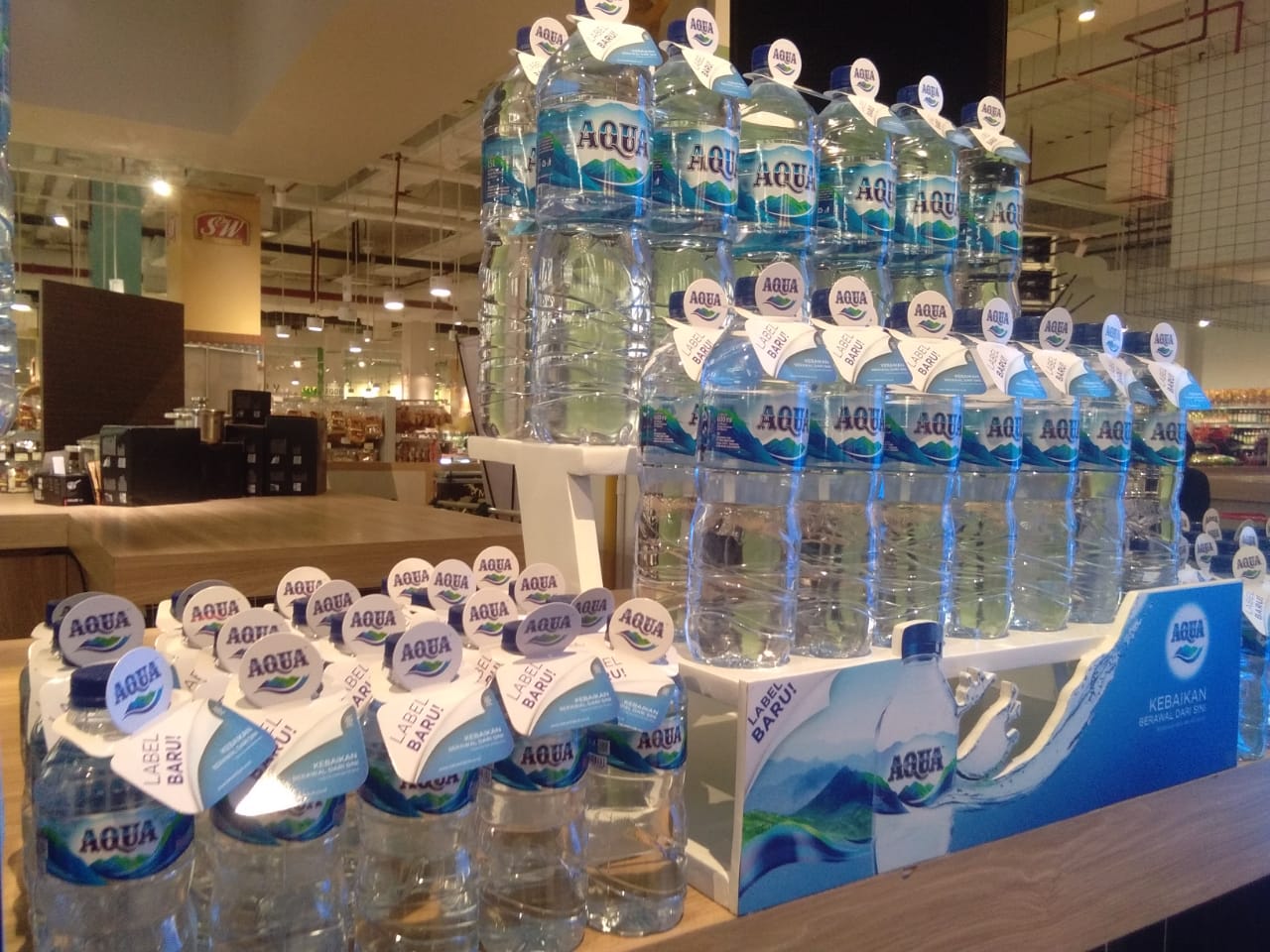 Danone-Aqua menggelar kegiatan Pojok Hidrasi Sehat.di Farmers Market, Sumarecon Mall Serpong (SMS).