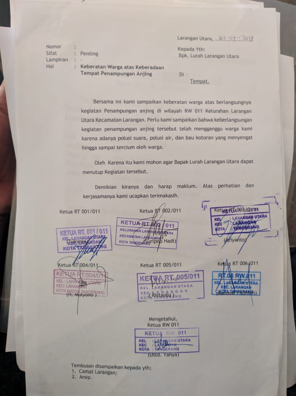 Surat penolakan warga dengan adanya penampungan hewan anjing di Larangan Utara, Kecamatan Larangan, Kota Tangerang.