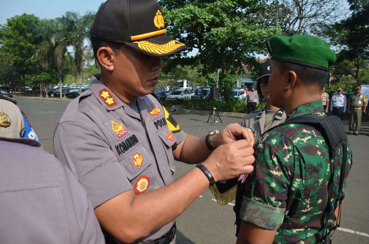 Polresta Tangerang menggelar kegiatan apel konsolidasi Operasi Mantap Brata Kalimaya di depan Gedung Serba Guna (GSG), Puspemkab Tangerang, Senin (21/10/19).