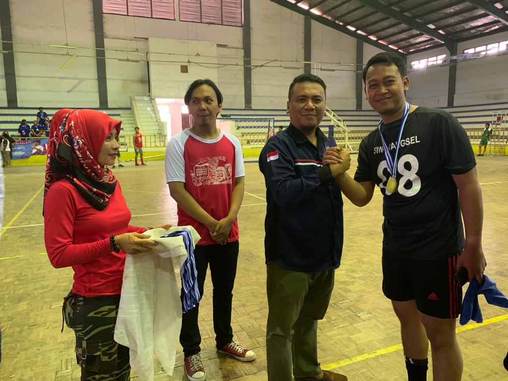 Tim Persatuan Wartawan Indonesia (PWI) Kota Tangerang Selatan (Tangsel) berhasil mempertahankan juara pada Pekan Olahraga Wartawan (Porwaban) cabang Futsal di Gelanggang Olahraga (GOR) Stadion Maulana Yusuf, Kota Serang, Banten, Jumat, (25/10/2019).