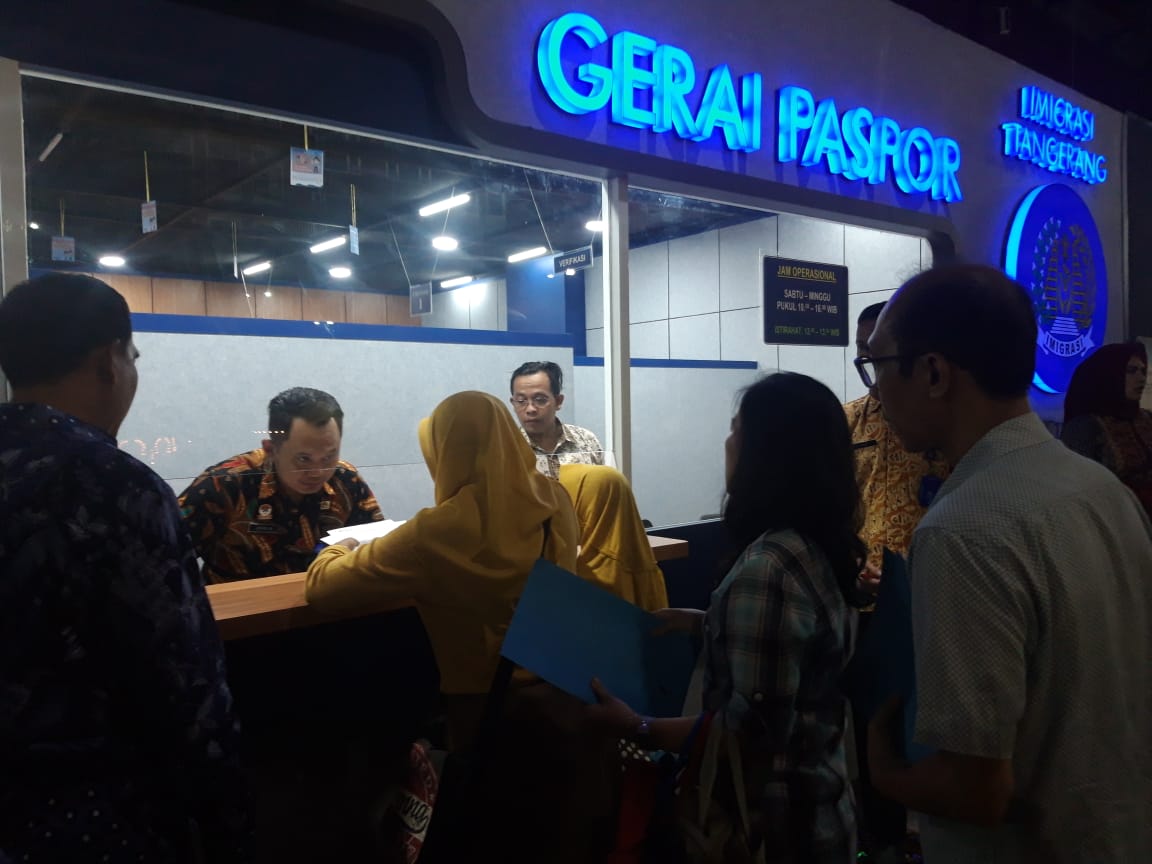 Peresmian Pelayanan Gerai Paspor di area Rame-rame Food Carnival, TangCity Mal, Kota Tangerang, Sabtu (26/10/2019).