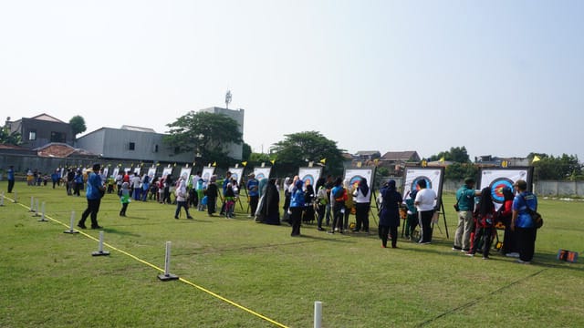 Perlombaan olahraga panahan di Stadion Galapuri, Ciledug.