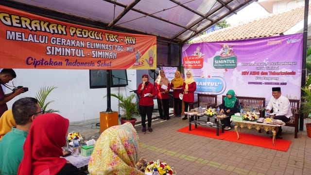 Kepala Dinkes Kota Tangerang dr Liza Puspadewi saat memberikan materi kepada petugas-petugas Puskesmas dalam program Gebyar Mantul di Puskesmas Tanah Tinggi, Kota Tangerang.