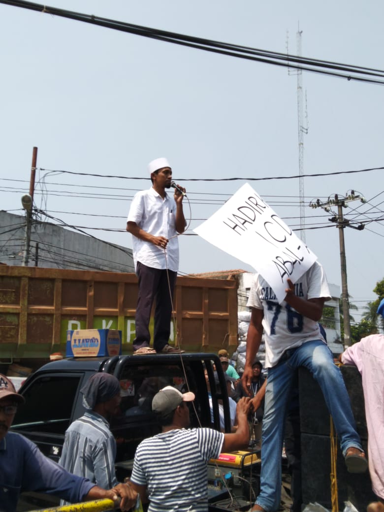 Tim dari calon kepala desa yang gagal lolos tes tertulis atau uji komptensi kembali berunjuk rasa di Kecamatan Teluknaga.