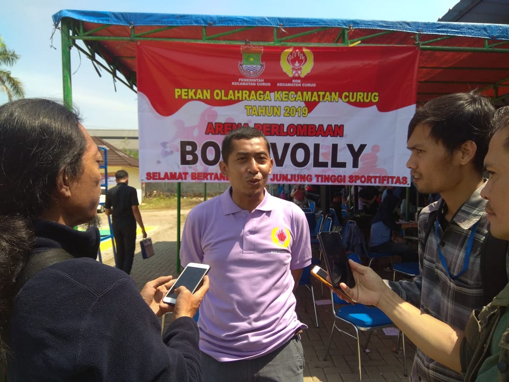 Panitia Pekan Olahraga Kecamatan Curug Agus Budi Aji saat diwawancarai awak media.