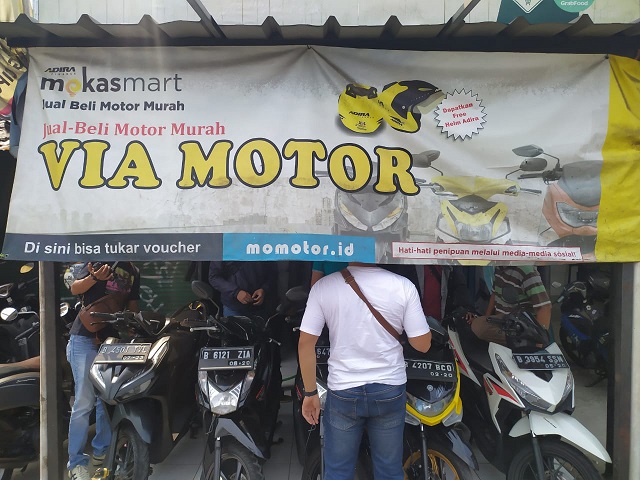 Showroom motor di Jalan Surya Kencana, Pamulang Barat, Pamulang, Tangerang Selatan, Rabu (20/11/2019).