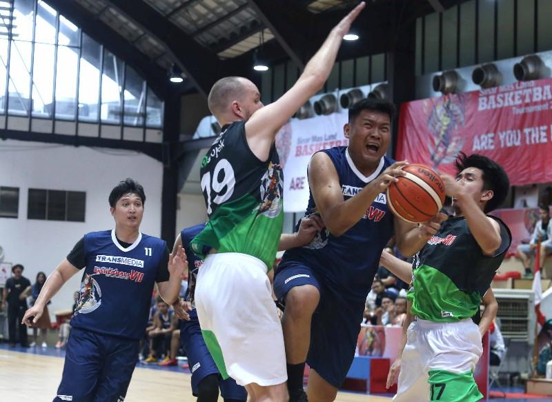 Tim basket Transmedia Vs Tim basket Gojek.