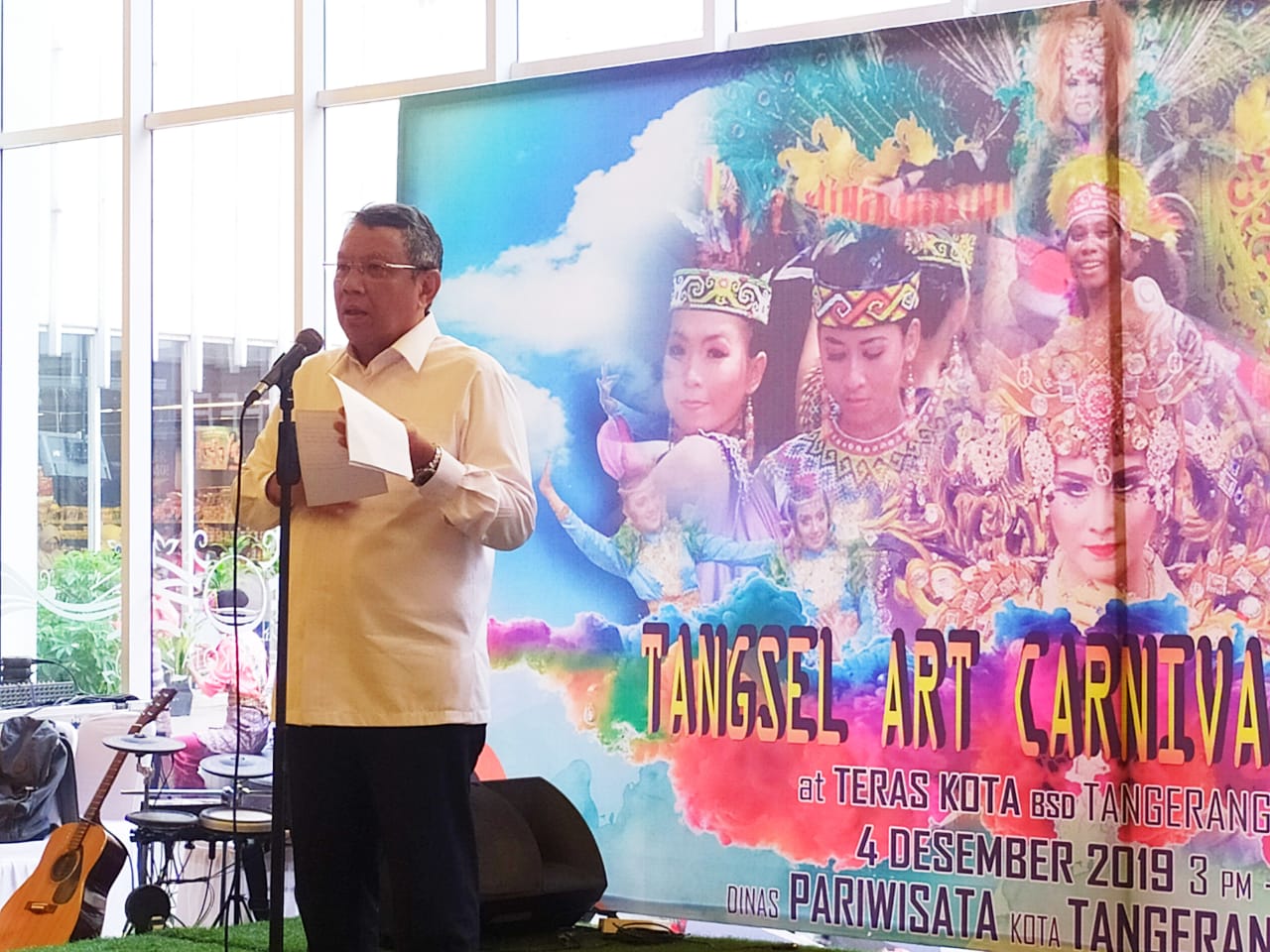 Wakil Wali Kota Tangsel Benyamin Davnie saat memberikan sambutannya dalam kegiatan Tangsel Art Carnival Indonesia, di Mal Teras Kota, Jalan Pahlawan Seribu, Serpong, Tangsel, Rabu (4/12/2019).