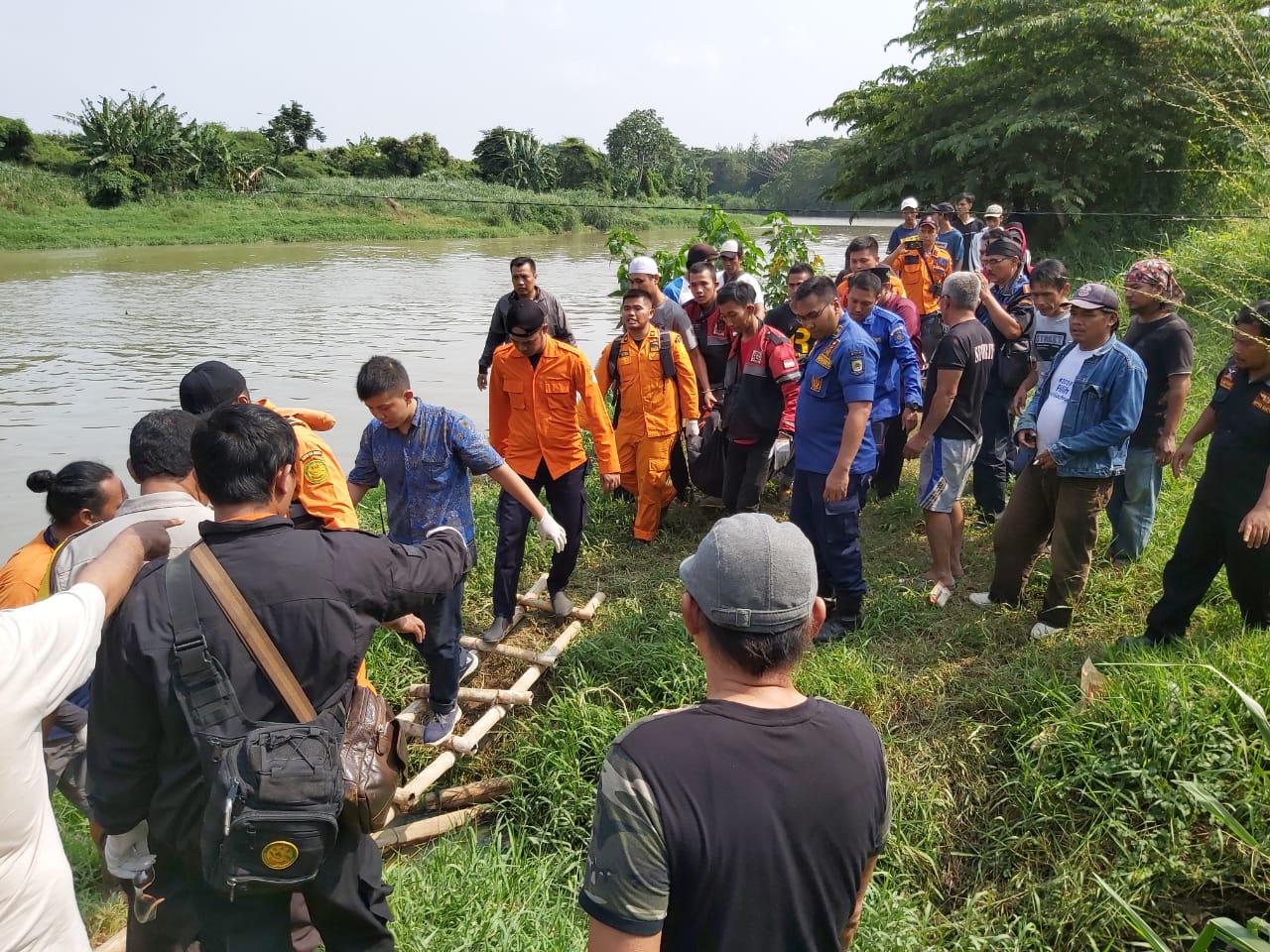 Tim SAR Gabungan berhasil menemukan jenazah Firman, 14, yang menjadi korban tenggelam di Kali Cisadane.