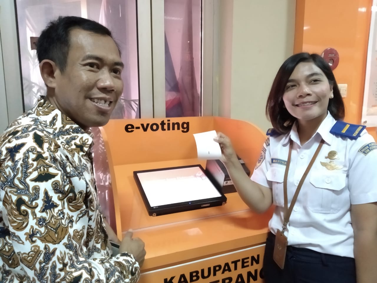 Aplikasi pemungutan suara berbasis digital (e-voting).