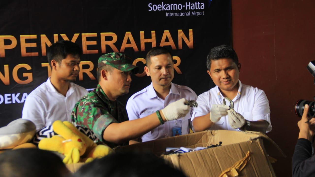 Bandara Internasional Soekarno-Hatta (Soetta) memusnahkan ribuan item barang tercecer (barcer) yang tidak diambil kembali oleh pemiliknya.