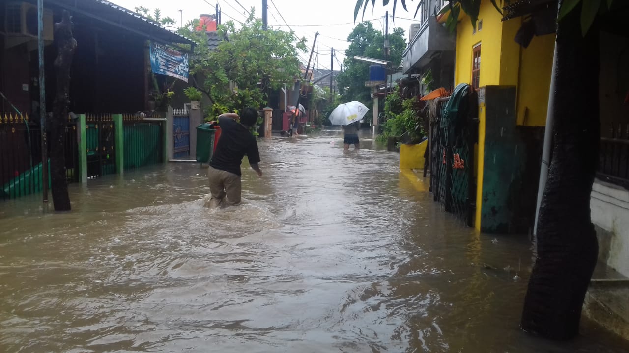 Situasi banjir di Perumahan Binong Permai, Curug, Kabupaten Tangerang.