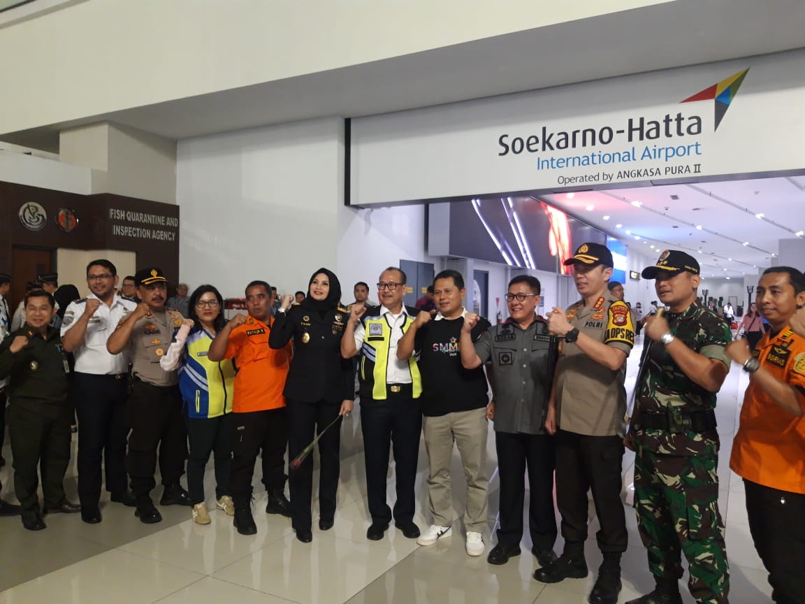 Kegiatan di Bandara Soekarno-Hatta saat malam awal tahun baru 2020.