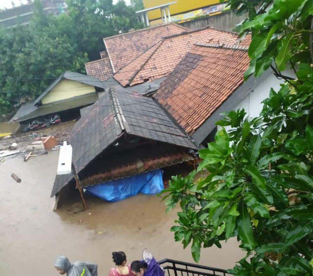 Banjir di RT 01/01, Desa Curug Sangereng, Kecamatan Kelapa Dua.