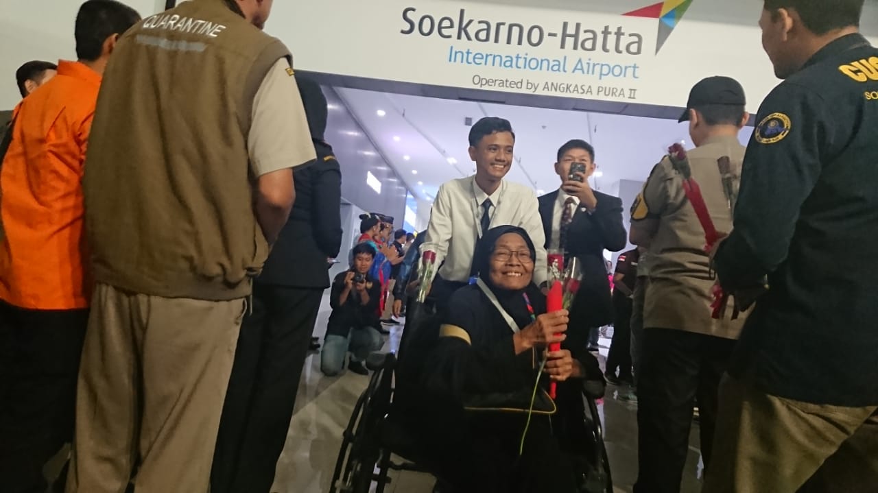 Kegiatan di Bandara Soekarno-Hatta saat malam awal tahun baru 2020.